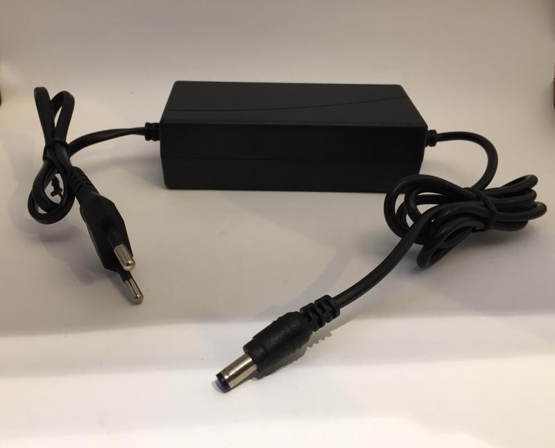 2m-es hideg fehér erős 11W/m konnektoros LED szalag szett