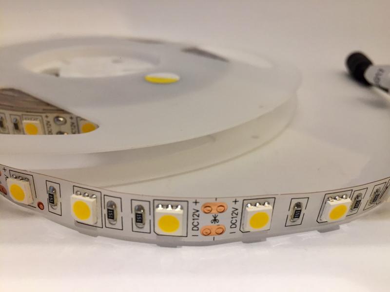 2m-es hideg fehér erős 11W/m konnektoros LED szalag szett