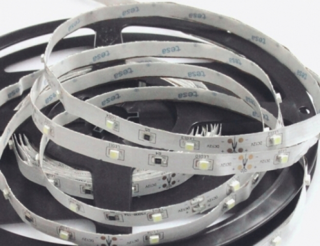 Perfectled Prémium 30 LED/méteres 12 V-os beltéri hideg fehér LED szalag 5 m / tekercs