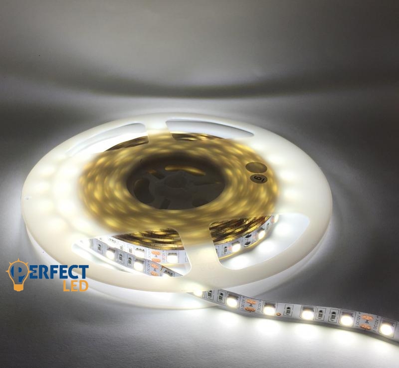 4m-es természetes fehér erős 11W/m konnektoros LED szalag szett