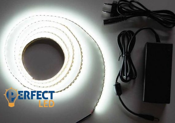 1m hideg fehér erős 3528 120led/m beltéri LED szalag szett