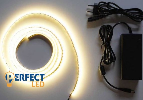 1m meleg fehér erős 3528 120led/m beltéri LED szalag szett