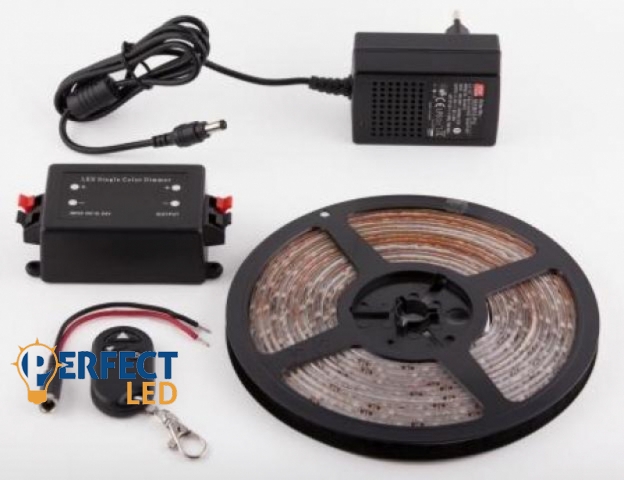 Perfectled Prémium 3 méter 180 db hideg fehér színû led 120° sugárzási szög flexibilis led szalag ajándék fényerõszabályzó távirányító és 1 5A-es