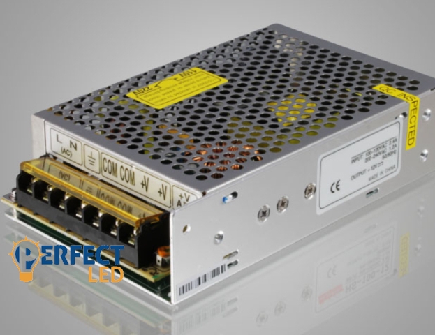 MasterLED 100 W-os beltéri tápegység 8 Amper 12V DC