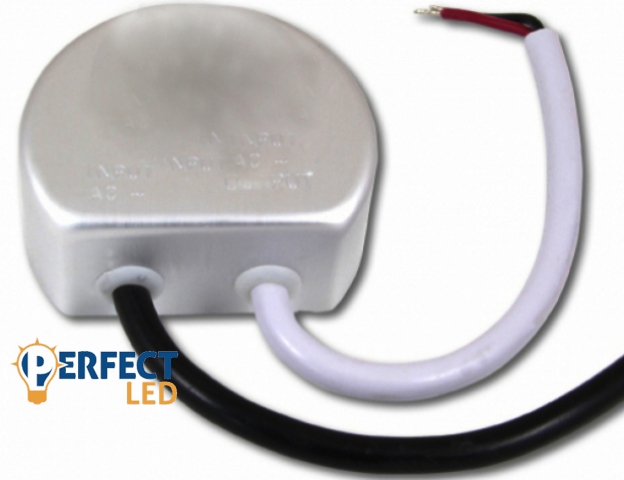 MasterLED 30 W-os IP67 2.5 Amper 12V DC kör alakú