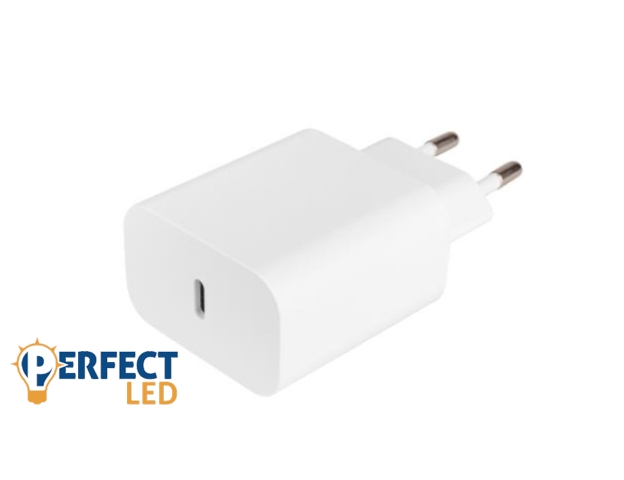MasterLED gyorstöltő 20 W-os 1 x USB-C fehér adapter